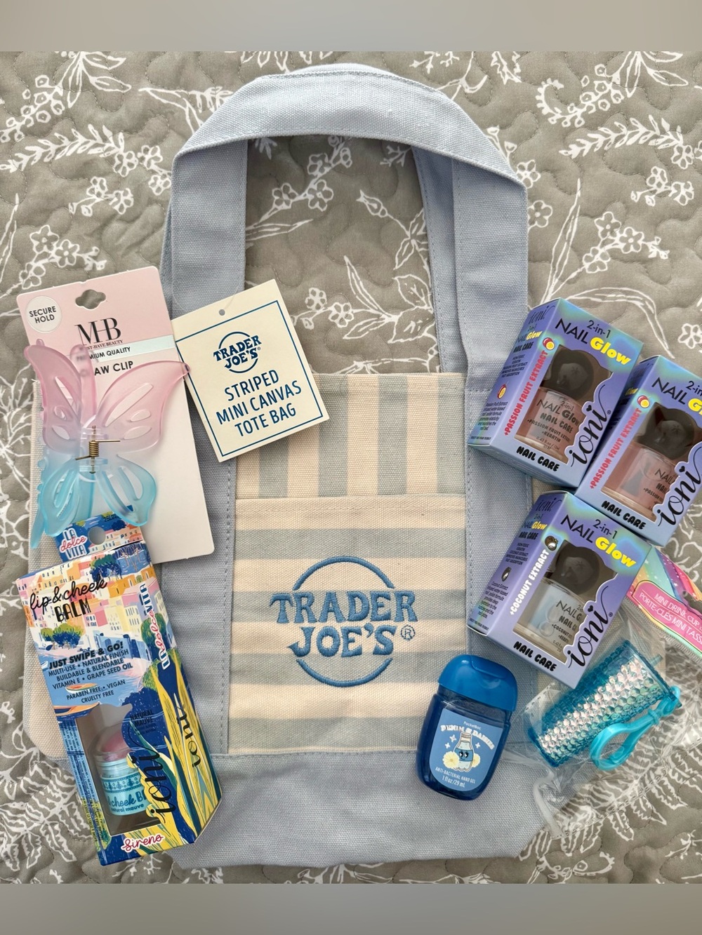 🆕🪷 TRADER JOE’S LIMITED EDITION BLUE STRIPED MINI CANVAS TOTE BAG WITH GOODIES!